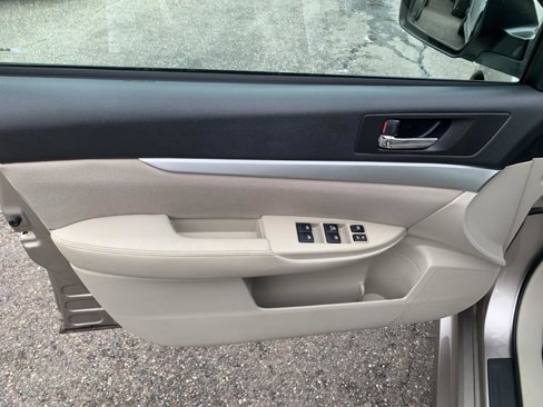 Used 2014 Subaru Legacy 2.5i Premium image 9