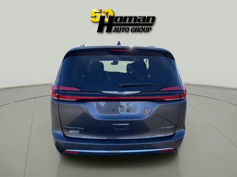Used 2021 Chrysler Pacifica Touring w/ Cold Weather Group image 4