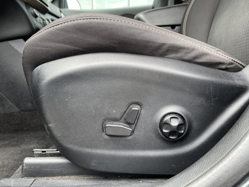 Used 2015 Jeep Cherokee Latitude w/ Comfort/Convenience Group image 17