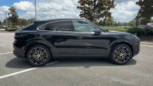 Certified 2024 Porsche Cayenne Coupe image 9