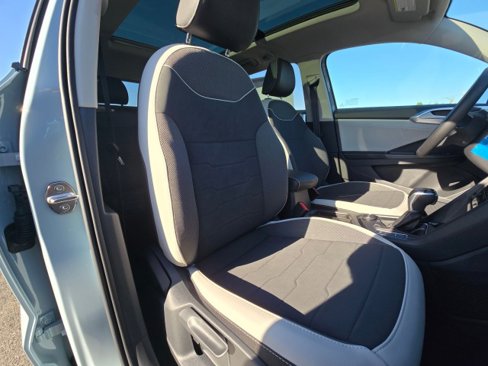 New 2025 Volkswagen Taos SE image 12