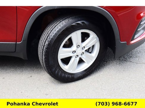 Used 2019 Chevrolet Trax LT w/ Sun & Sound Package image 29
