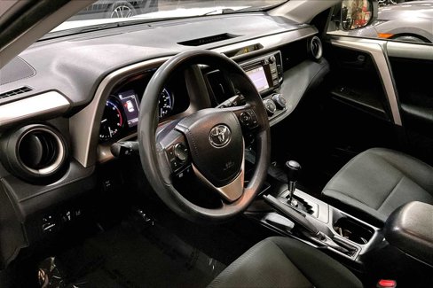 Used 2018 Toyota RAV4 LE image 17
