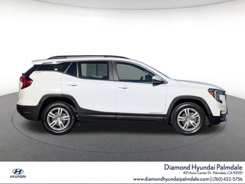 Used 2023 GMC Terrain SLE w/ Driver Convenience Package image 8