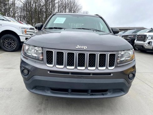 Used 2017 Jeep Compass Sport image 2