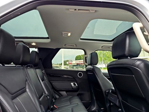 Used 2018 Land Rover Discovery SE image 47
