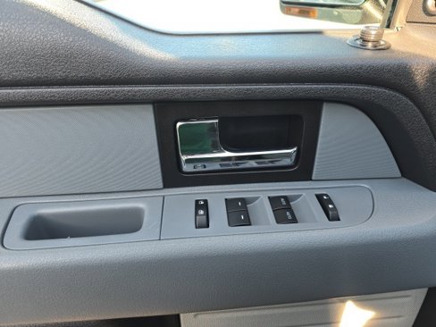 Used 2014 Ford F150 XLT w/ XLT Chrome Package image 10