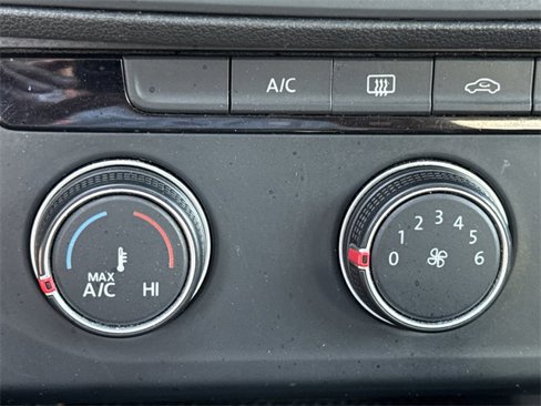 Used 2021 Volkswagen Jetta SE image 17