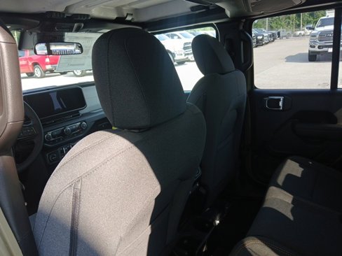 New 2025 Jeep Gladiator Sport image 11