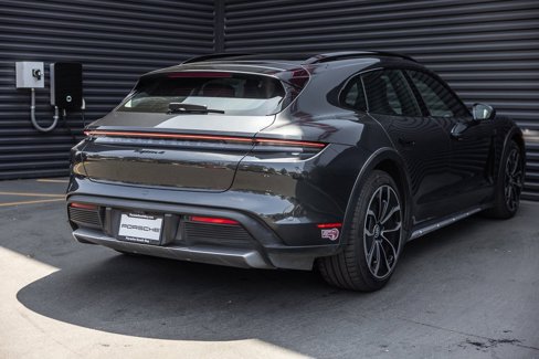 Certified 2022 Porsche Taycan 4 Cross Turismo image 10