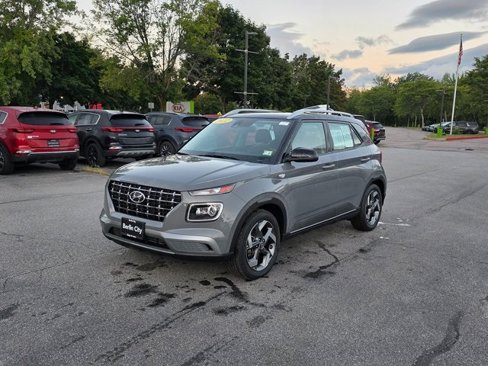 Used 2022 Hyundai Venue Limited image 4