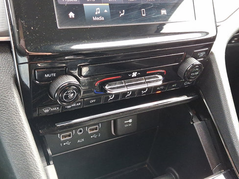 Used 2023 Jeep Grand Cherokee Laredo image 22