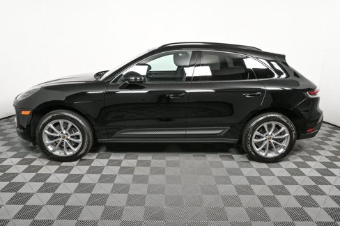 Certified 2025 Porsche Macan image 2