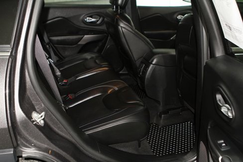 Used 2019 Jeep Cherokee Latitude Plus w/ Cold Weather Group image 27