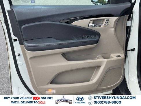 Used 2017 Honda Pilot Touring image 32