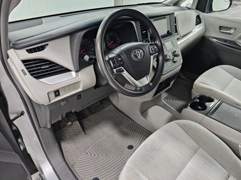 Used 2015 Toyota Sienna LE image 21
