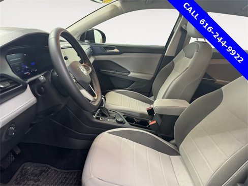 Used 2024 Volkswagen Taos SE image 6