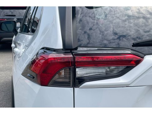 Used 2022 Toyota RAV4 LE image 45
