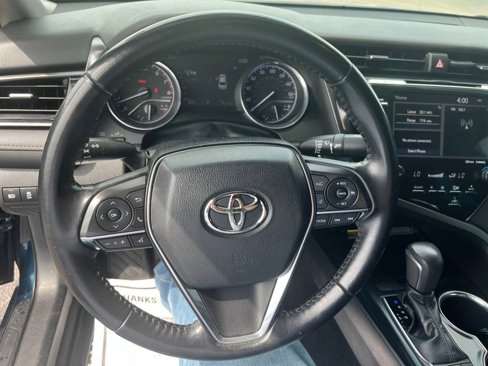 Used 2019 Toyota Camry XLE image 10