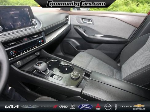 Used 2023 Nissan Rogue SV image 17