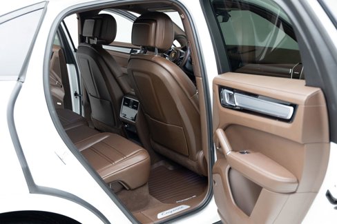 Used 2022 Porsche Cayenne Platinum Edition image 35