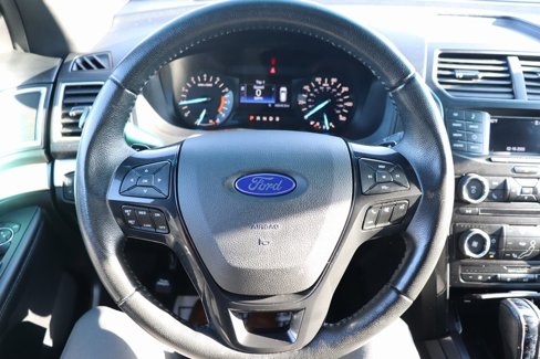 Used 2017 Ford Explorer XLT image 30