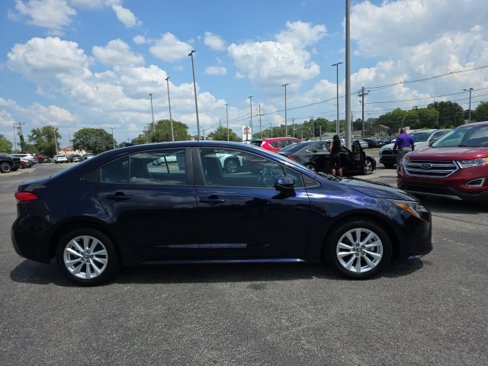 Used 2023 Toyota Corolla LE w/ LE Convenience Package image 3