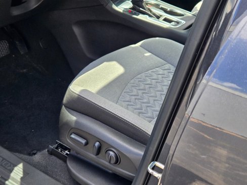 Used 2022 Chevrolet Equinox LS w/ LS Convenience Package image 22