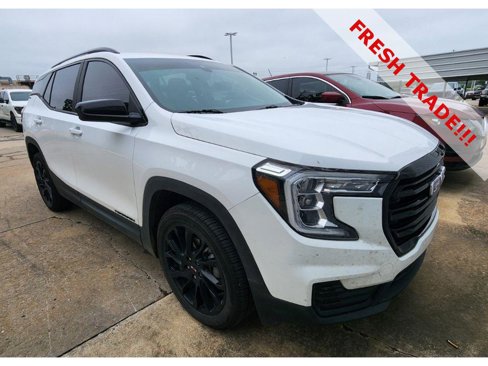 Used 2023 GMC Terrain SLE w/ Driver Convenience Package image 3