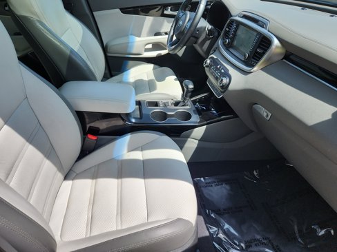 Used 2018 Kia Sorento SX image 3