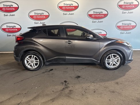 Used 2022 Toyota C-HR XLE image 6