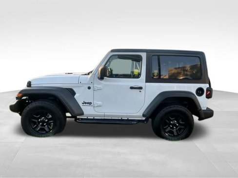 Used 2025 Jeep Wrangler Sport image 4