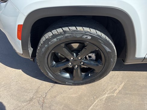Used 2022 Jeep Grand Cherokee L Laredo image 9