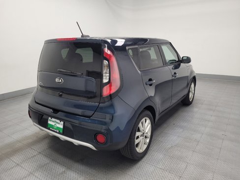 Used 2017 Kia Soul + image 9