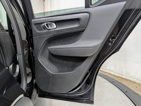 Used 2021 Volvo XC40 P8 Recharge w/ Advanced Package image 22