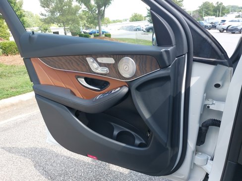 Used 2020 Mercedes-Benz GLC 300 image 26