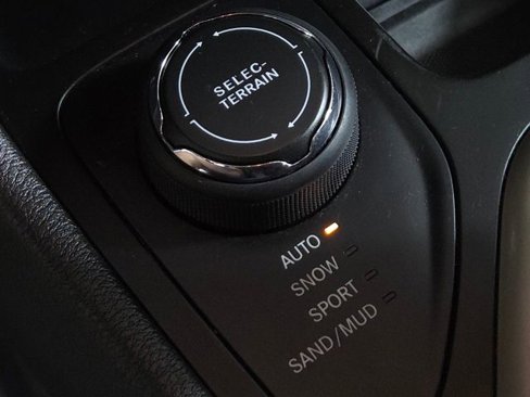 Used 2015 Jeep Cherokee Limited w/ Luxury Group image 35