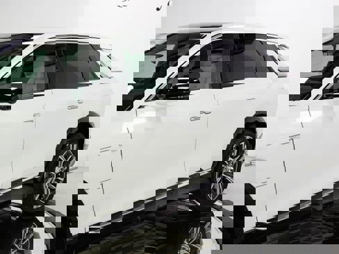 Used 2025 Cadillac Lyriq Luxury image 16