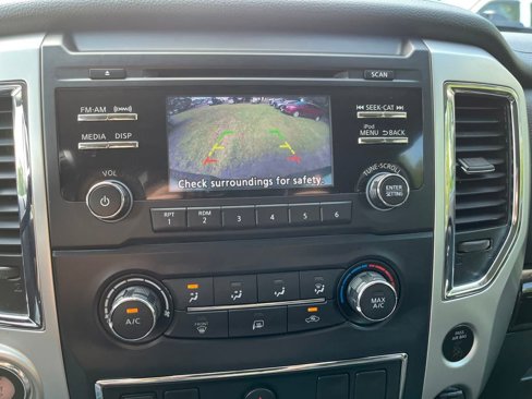 Used 2018 Nissan Titan SV image 12