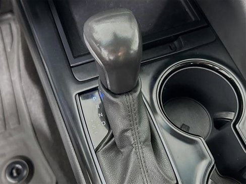 Certified 2020 Toyota Camry SE image 17