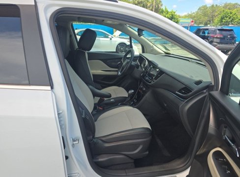 Used 2022 Buick Encore Preferred w/ Safety Package image 4