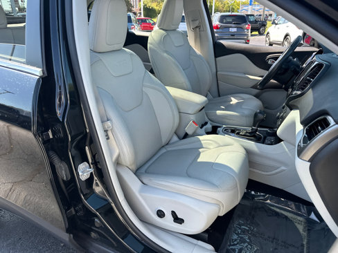 Used 2019 Jeep Cherokee Limited image 35