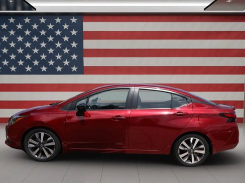 Used 2020 Nissan Versa SR image 3