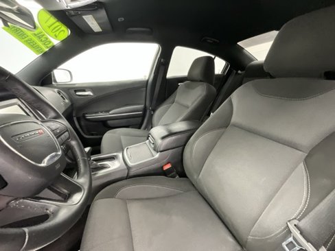Used 2017 Dodge Charger SE image 5