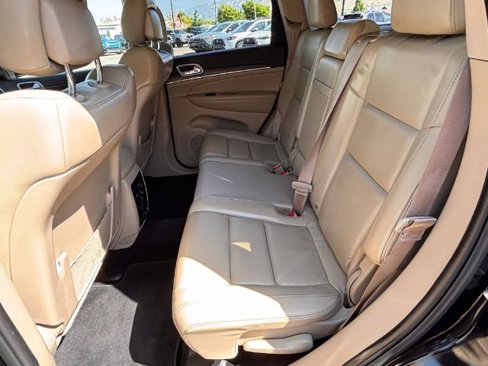 Used 2018 Jeep Grand Cherokee Limited image 27