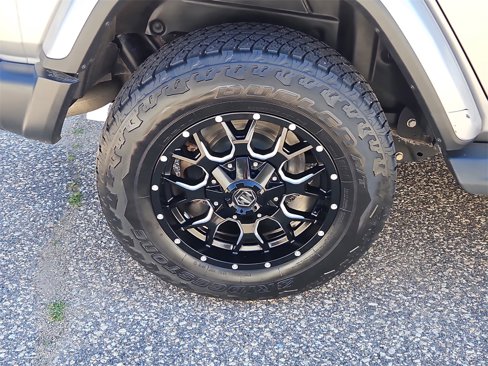 Used 2020 Jeep Wrangler Unlimited Sahara image 9