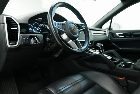 Used 2022 Porsche Cayenne w/ Premium Package image 20