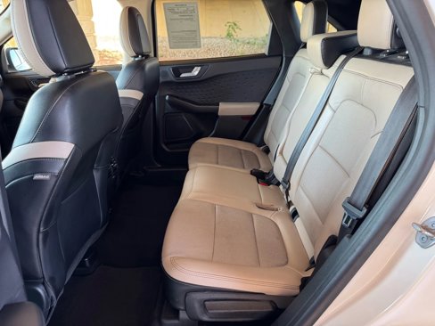 Used 2020 Ford Escape Titanium image 18