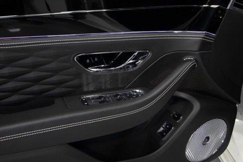 Used 2021 Bentley Flying Spur V8 image 36