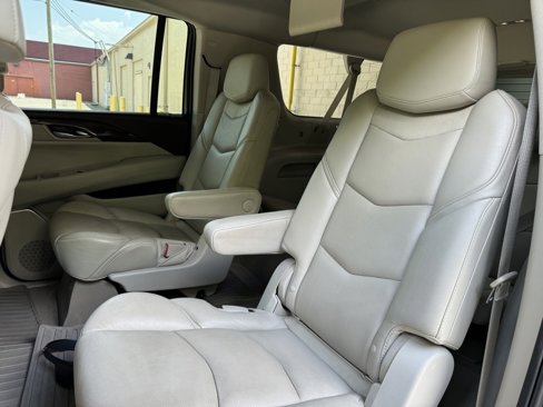 Used 2016 Cadillac Escalade ESV Luxury image 23